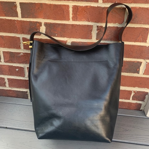 Madewell The Essential Bucket Tote - Picture 3 of 13